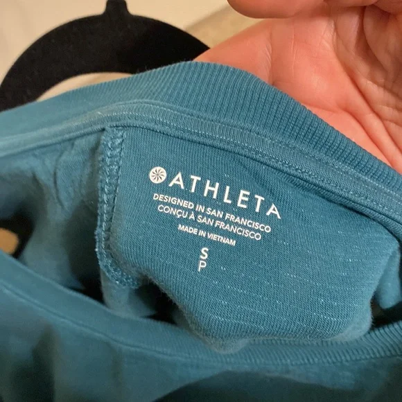 Athleta Sundown Shirred Tee Teal Small - Picture 3 of 4